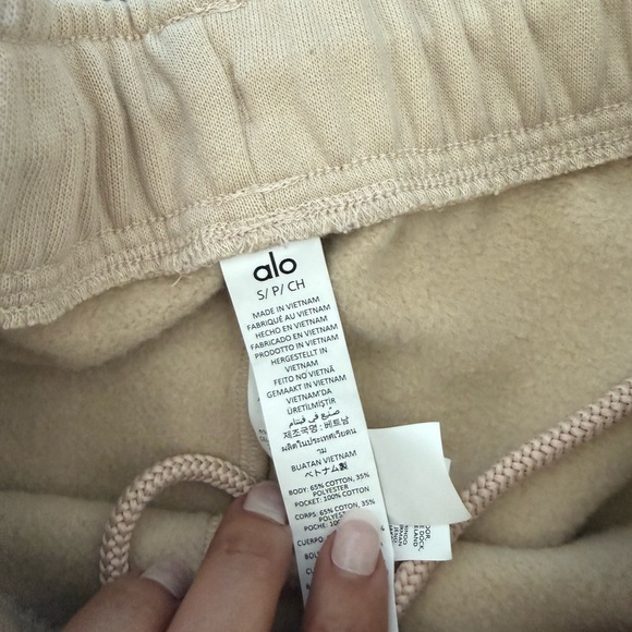 Alo Accolade Short - Macadamia - Picture 3 of 7